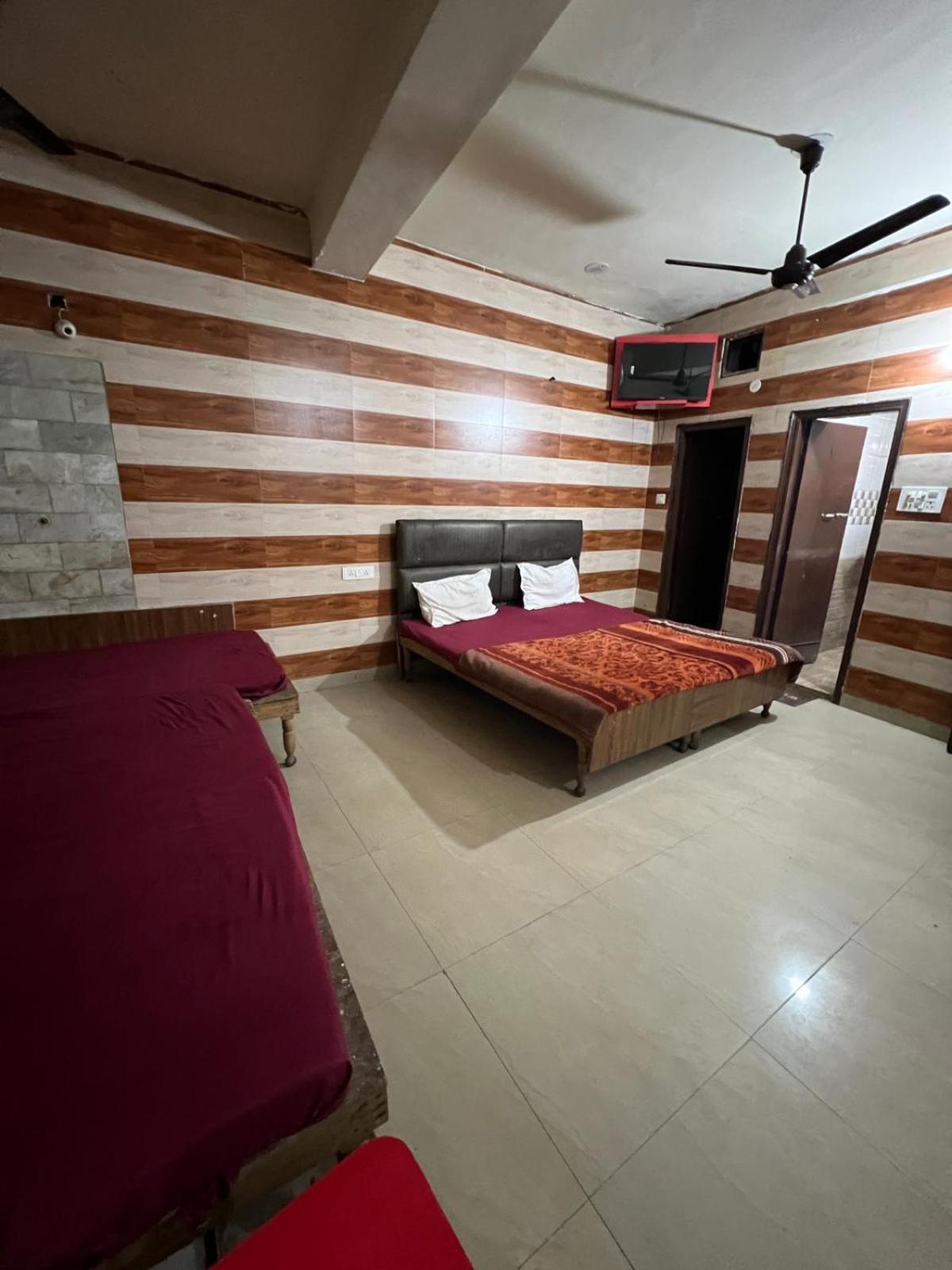 Hotel Skylark Амритсар Экстерьер фото